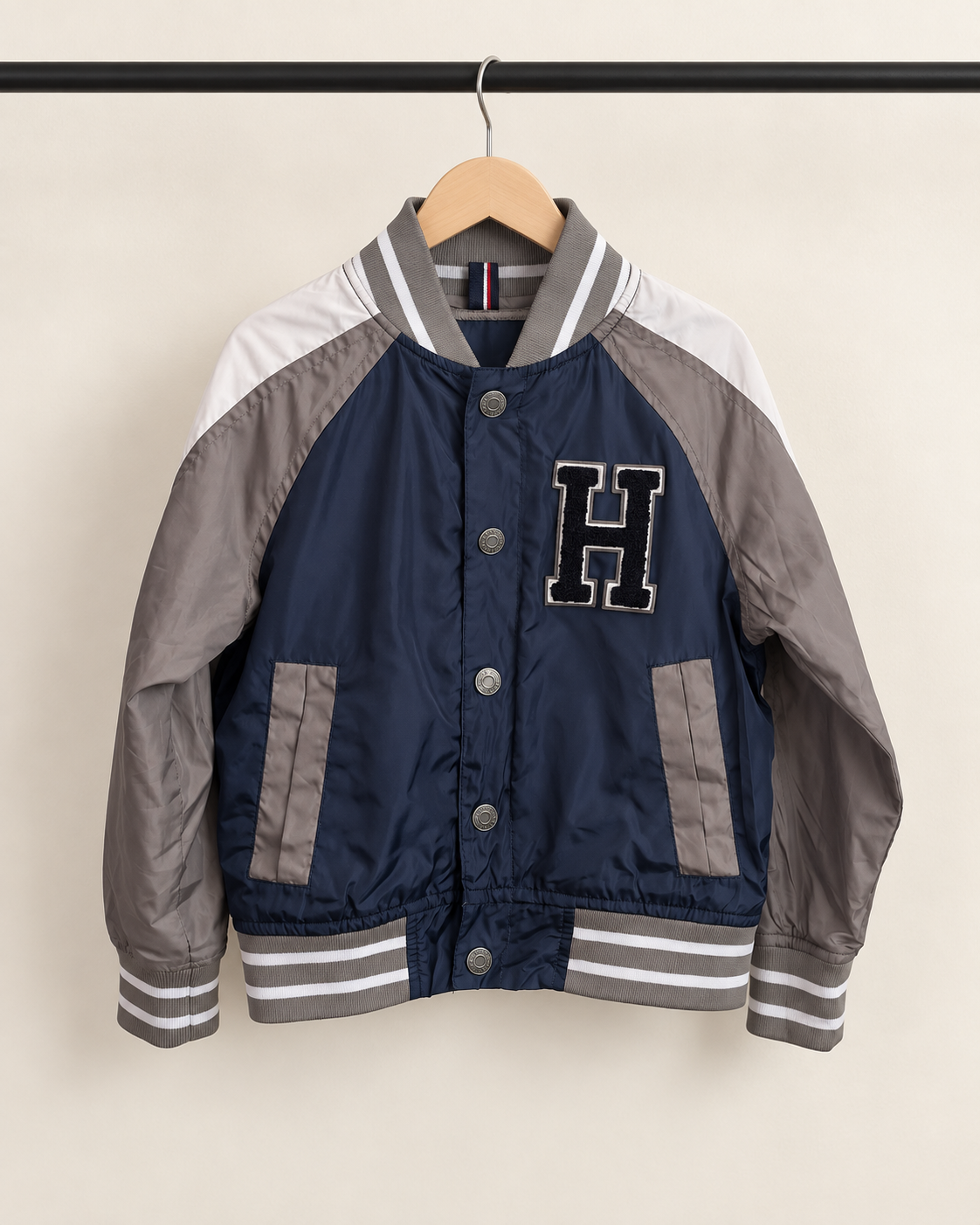 Chaqueta bomber infantil niño Tommy Hilfiger azul marino, gris y blanco | Talla 3 años