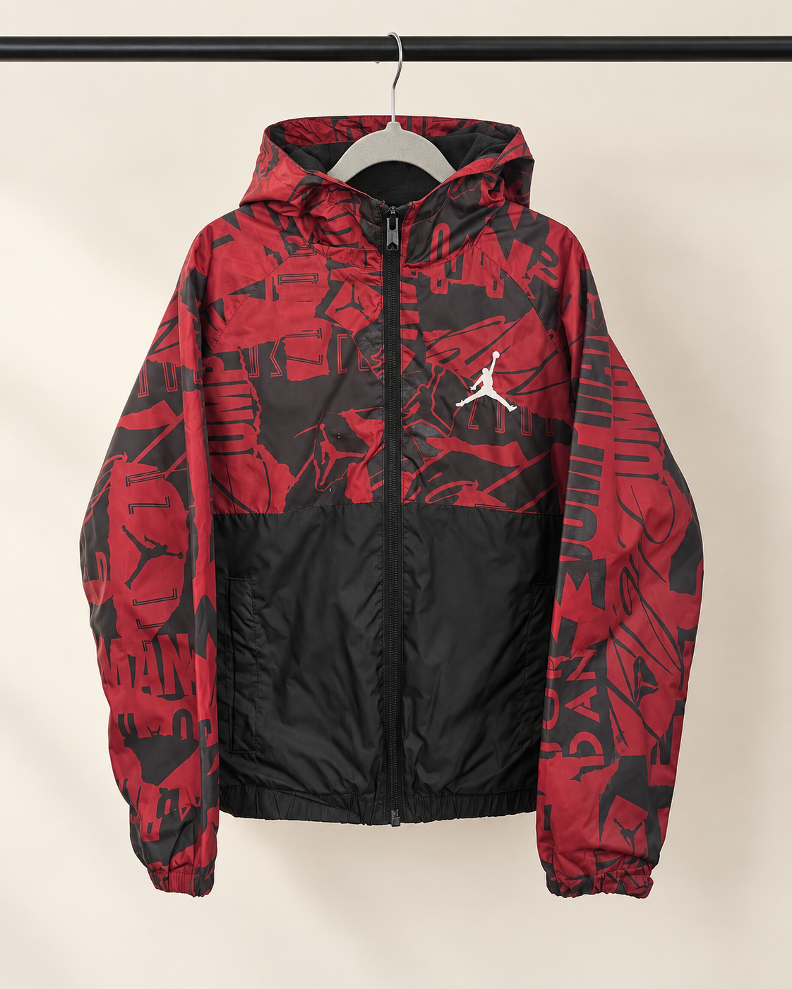 Cortaviento de niño Jordan negro con rojo | Talla 6–7 años