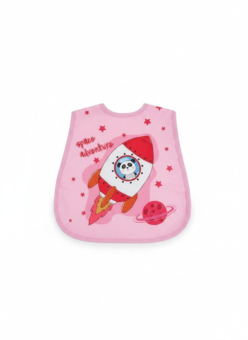 Babero impermeable rosa Vamos Niños con estampado de cohete espacial, estrellas y un panda para bebé.