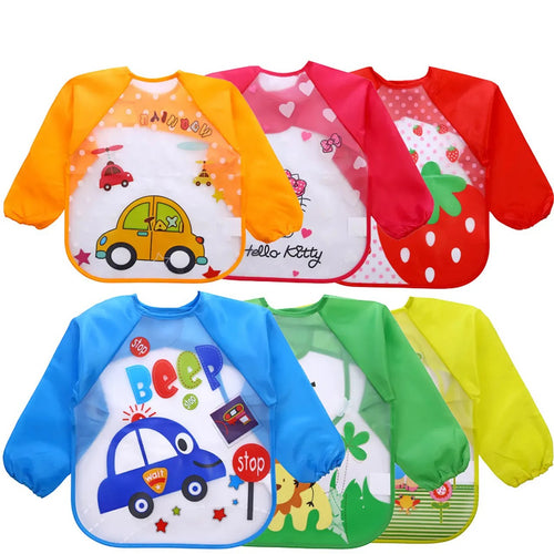 Baberos con mangas impermeables Vamos Niños con diseños coloridos, ideales para proteger la ropa durante las comidas.