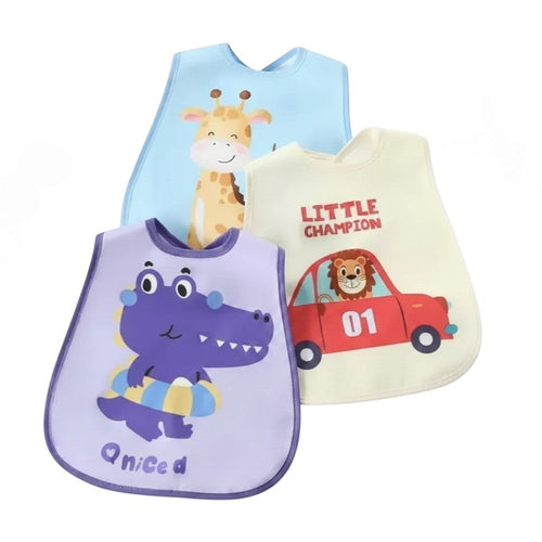 Set de tres baberos impermeables Vamos Niños con estampados coloridos de animales y coche para bebés.
