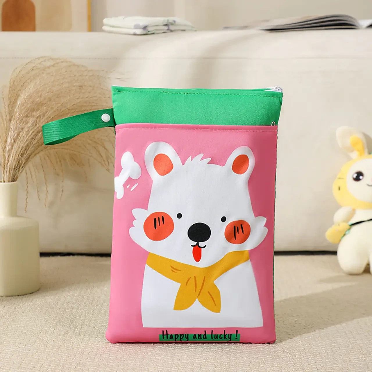 Bolsa impermeable Vamos Niños rosa con estampado de oso, cierre de cremallera y asa para cochecito de bebé.