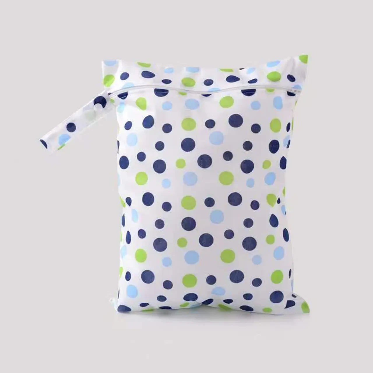 Bolsa impermeable Vamos Niños con estampado de lunares azules y verdes, ideal para pañales o ropa mojada.