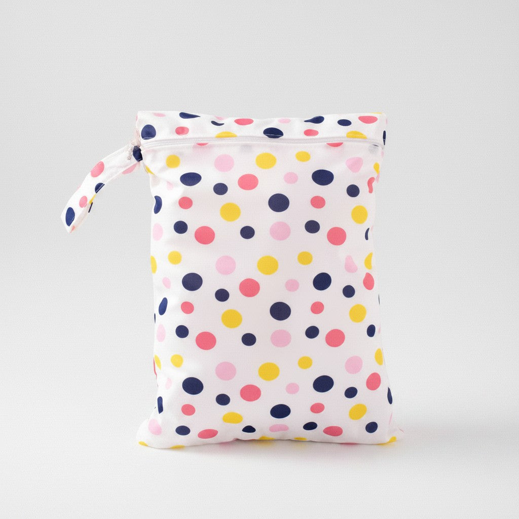 Bolsa impermeable multiusos Vamos Niños con estampado de lunares coloridos, ideal para pañales o ropa mojada.