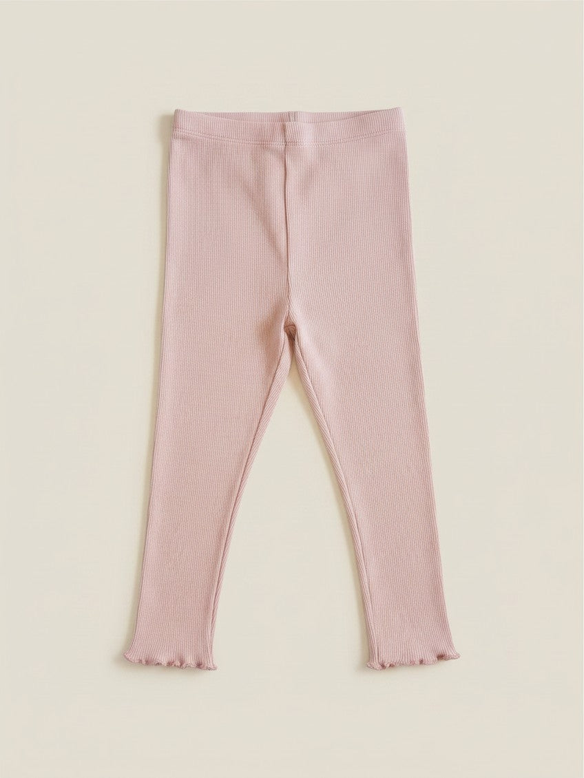 Calza de niña Vamos Niños marca Lefties en color lila, confeccionada en algodón con textura acanalada y borde rizado.