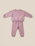 Conjunto de niña Vamos Niños Lefties rosado compuesto por polerón de cuello redondo y pantalón tipo buzo