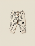 Pantalón de buzo Vamos Niños Lefties beige para niño con estampado de skates en color negro y cintura elástica