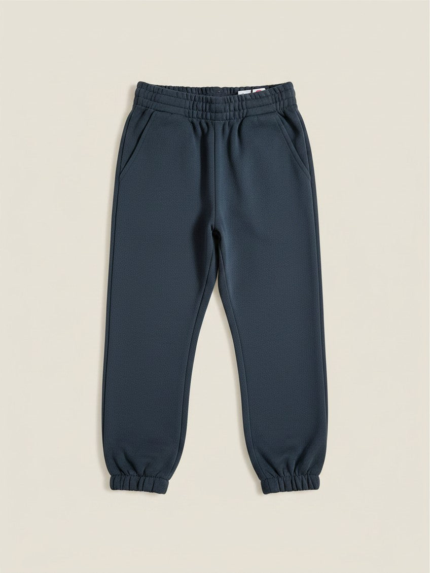 Pantalón de buzo Vamos Niños Lefties color azul piedra para niño con cintura y puños elásticos