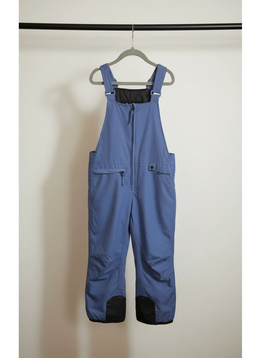 Peto de esquí azul Vamos Niños con tirantes ajustables, cremallera frontal y refuerzos negros en los bajos.