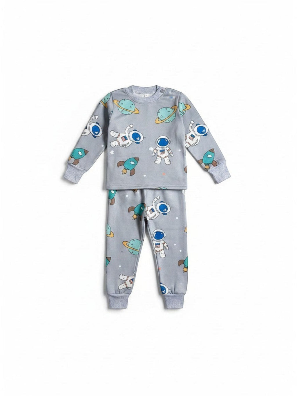 Pijama afranelado Vamos Niños gris con estampado de astronautas y planetas, de dos piezas con puños elásticos.