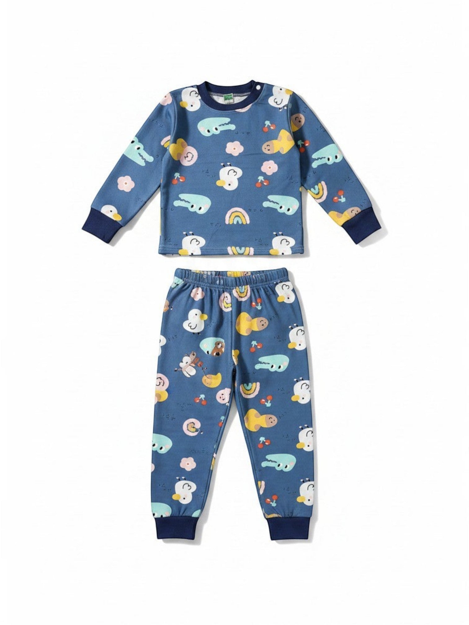 Pijama afranelado Vamos Niños azul con estampado de animalitos, incluye camiseta y pantalón con puños elásticos.