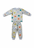 Pijama afranelado de dos piezas Vamos Niños color gris con estampado de ositos coloridos, puños elásticos y botones