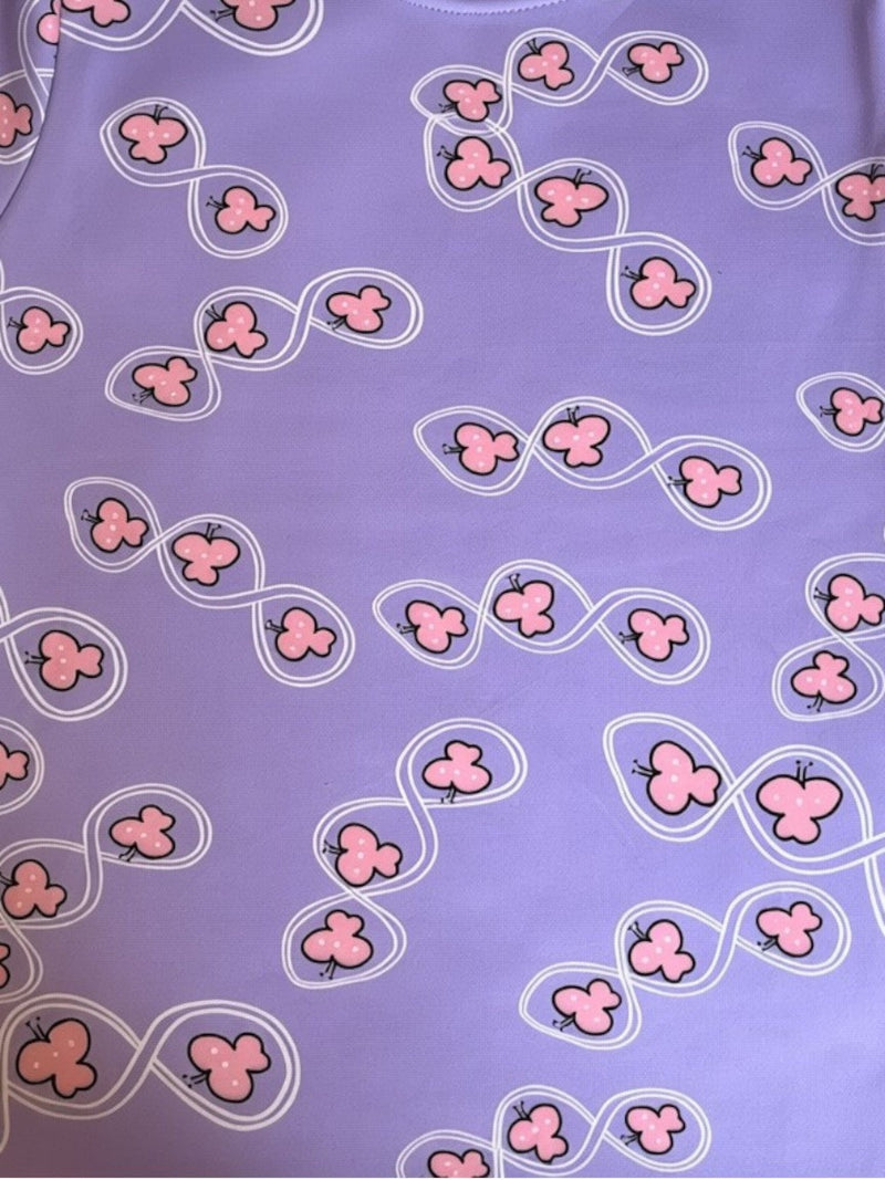 Pijama afranelado Vamos Niños color morado con estampado de mariposas rosas, suave y térmico para niñas.