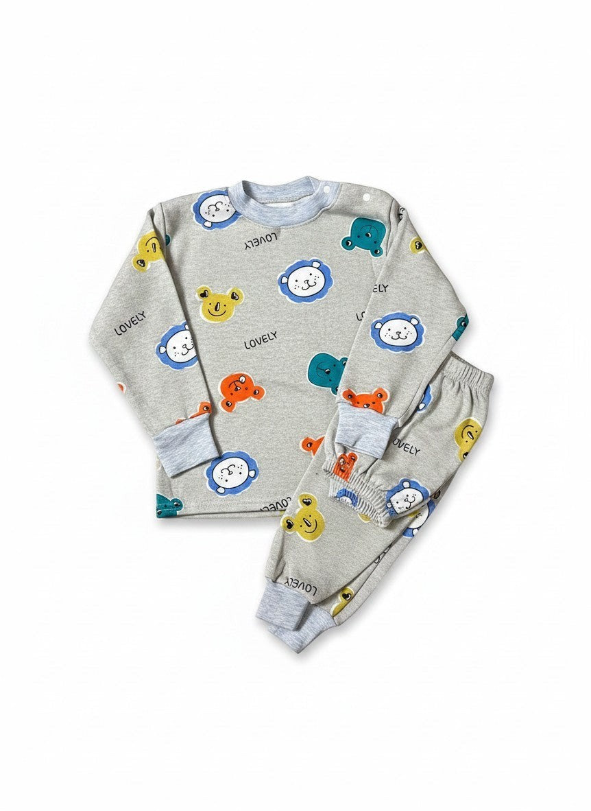 Pijama afranelado Vamos Niños gris con estampado de ositos coloridos, dos piezas con puños elásticos para invierno.