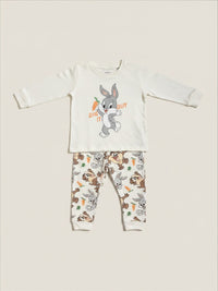 Pijama de dos piezas Vamos Niños con estampado de Bugs Bunny, camiseta blanca y pantalón con diseño de conejos