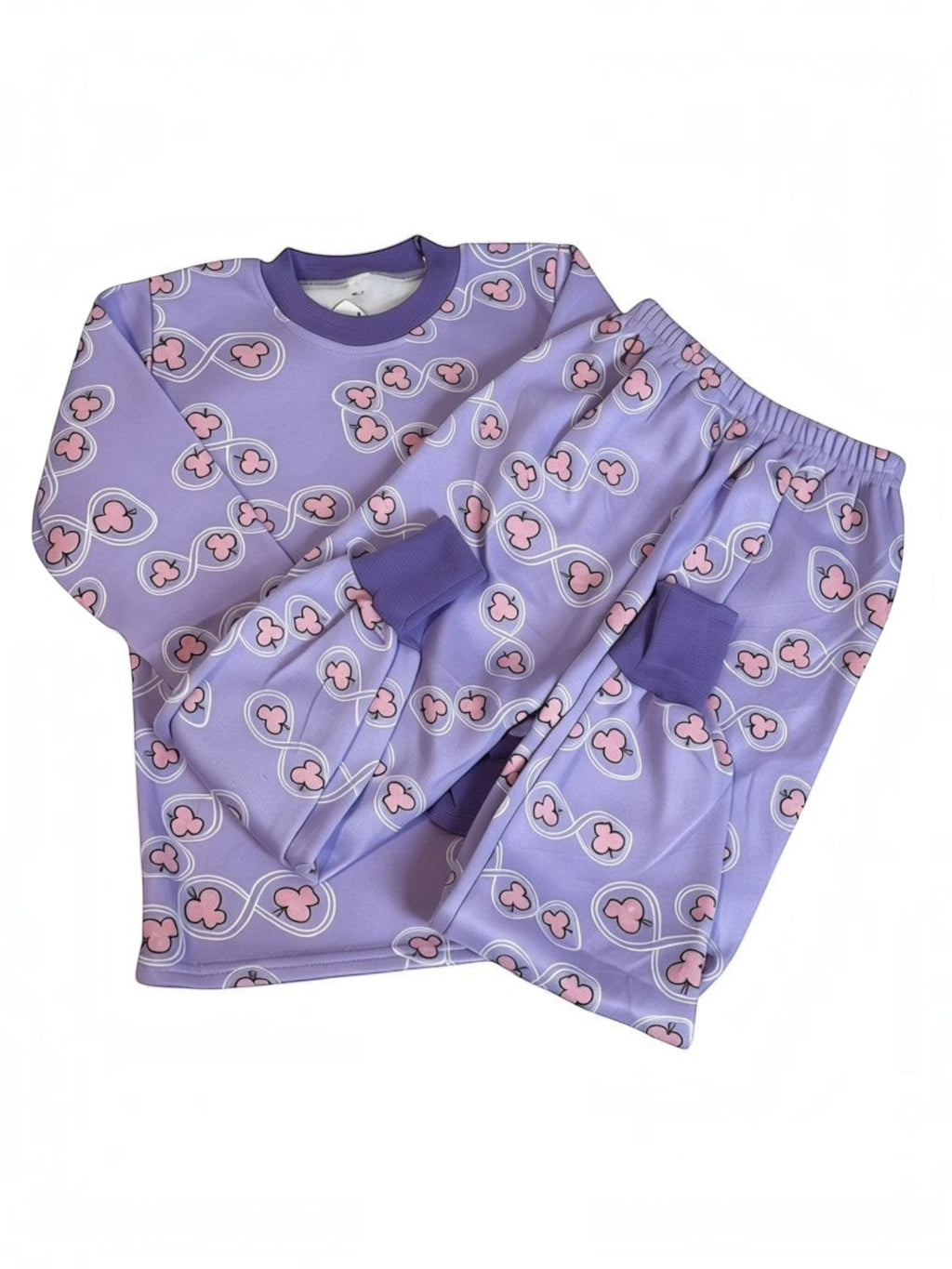 pijama Vamos Niños morado con estampado de mariposas con puños elásticos suaves.