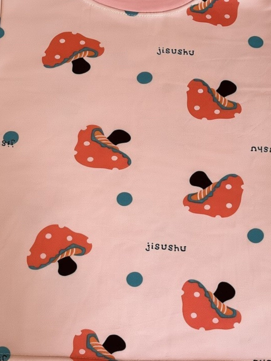 pijama infantil Vamos Niños rosa con estampado de setas y puntos, cuello con botones a presión y tejido suave.