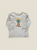 Polera de niño Vamos Niños Lefties gris claro con estampado de león en globo aerostático y texto Dreams Explorer