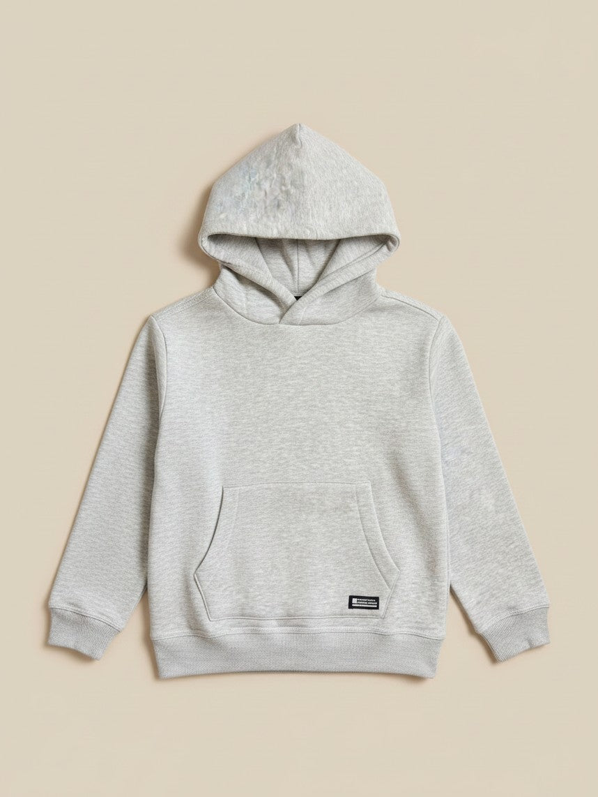 Polerón hoodie gris de niño marca Vamos Niños con capucha y bolsillo frontal, estilo casual y cómodo.